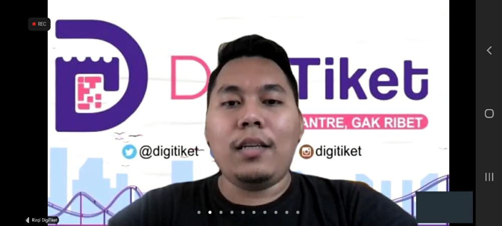  Penyampaian materi oleh pembicara dari Rizqi CEO DigiTiket